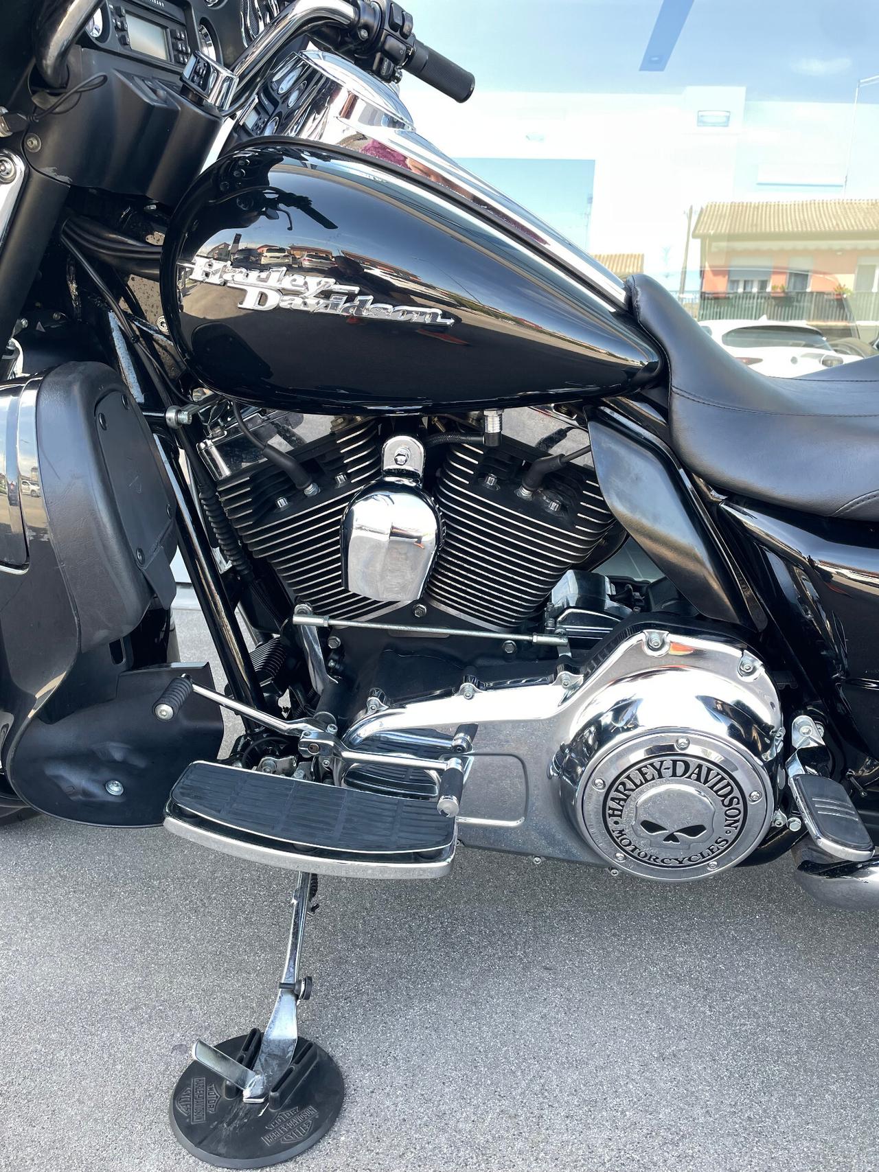 Harley-davidson Touring Street Glide Twin Cam 96 Six Speed con molti accessori sosp.Ohlins