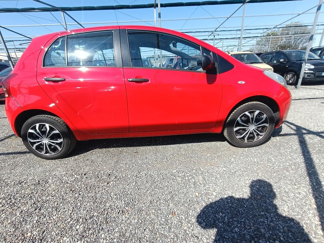 Toyota Yaris 1.0 5 porte Sol