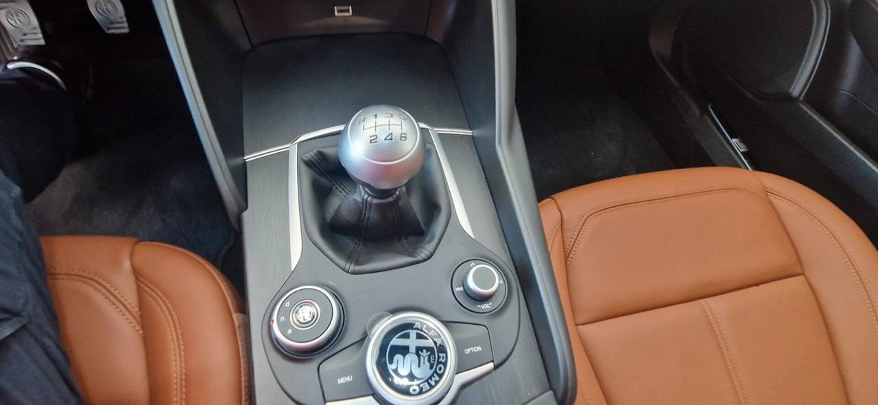 Alfa Romeo Giulia 2.2 DIESEL 180 CV 05/17 KM38000 ITALIANA UNICO PROPRIETARIO CON FARI BIXENO,NAVIGATORE,TELECAMERA,PELLE TOTALE