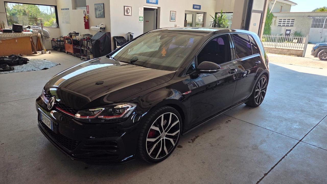 Volkswagen Golf GTI Golf 2.0 TSI GTI DSG