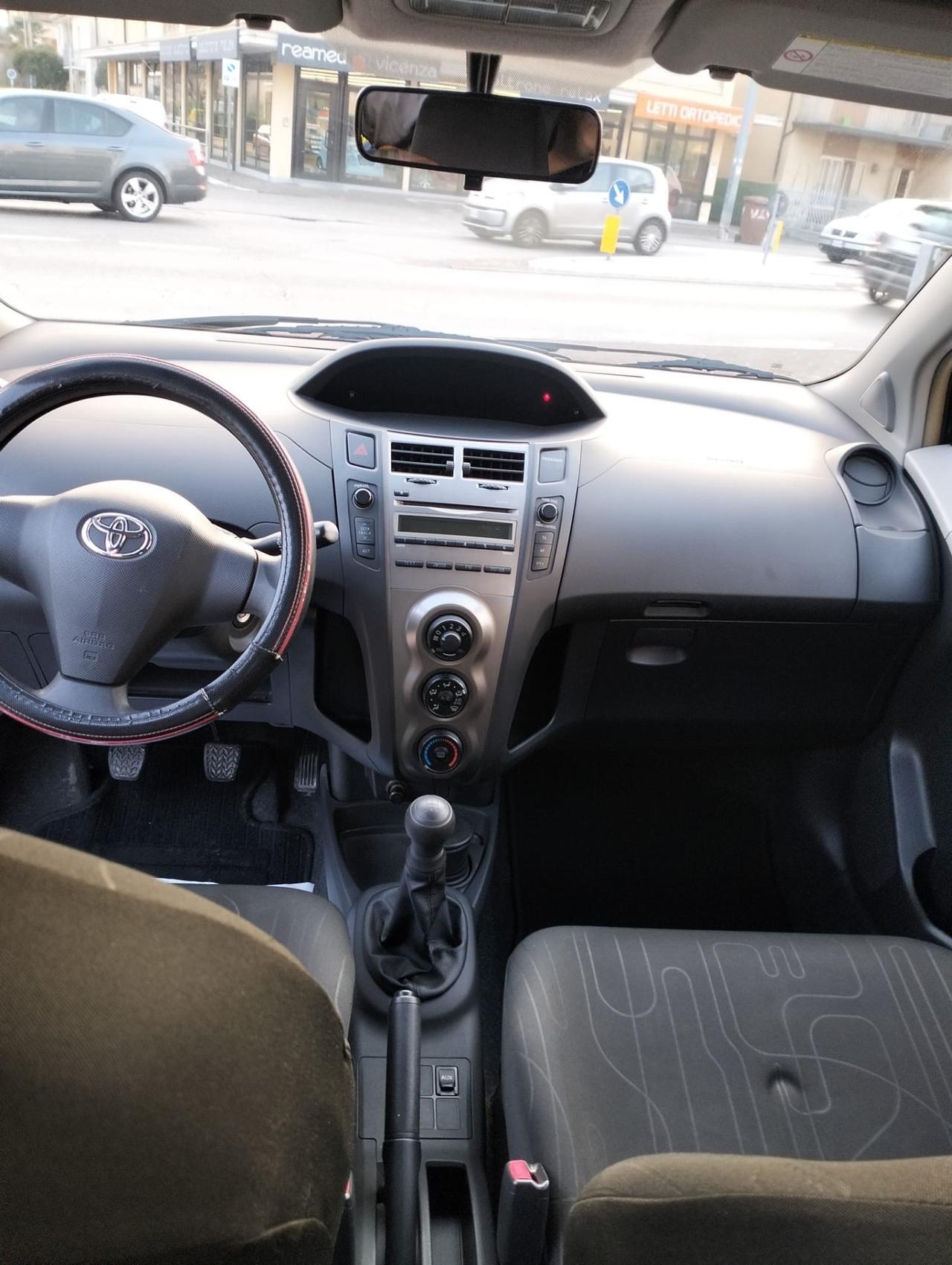 Toyota Yaris 1.0 5 porte Sol