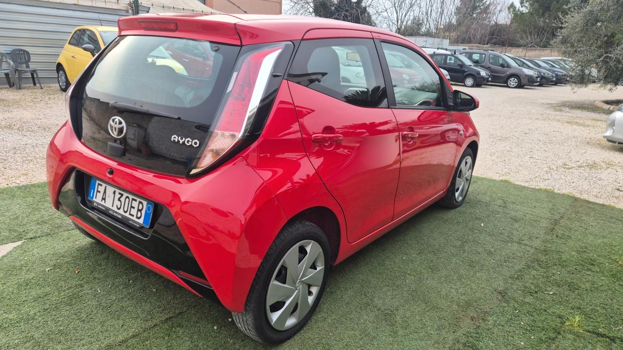 Toyota Aygo 1.0 VVT-i 69 CV 5 porte x-cool