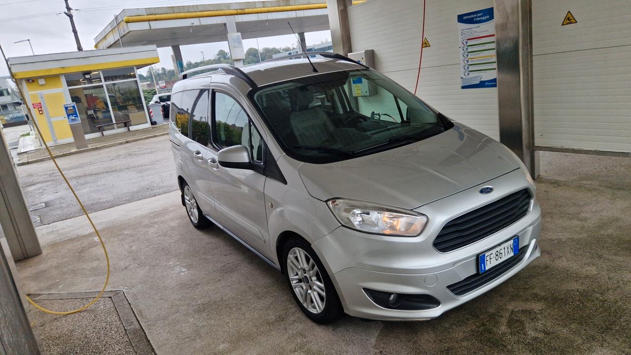 Ford Tourneo Courier 1.5 TDCI 95 CV Titanium