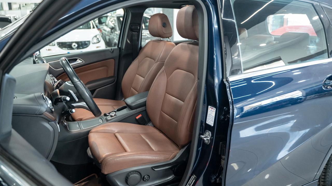 Mercedes-benz B 200 D PREMIUM PLUS AMG TETTO PACK LUCI PELLE XENO NAVI