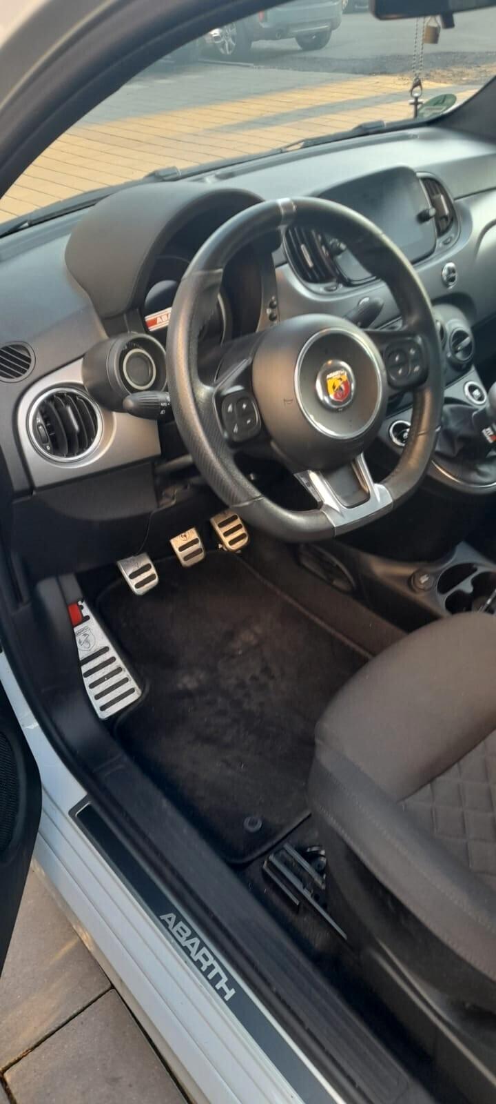 Abarth 595 1.4 Turbo T-Jet 165 CV