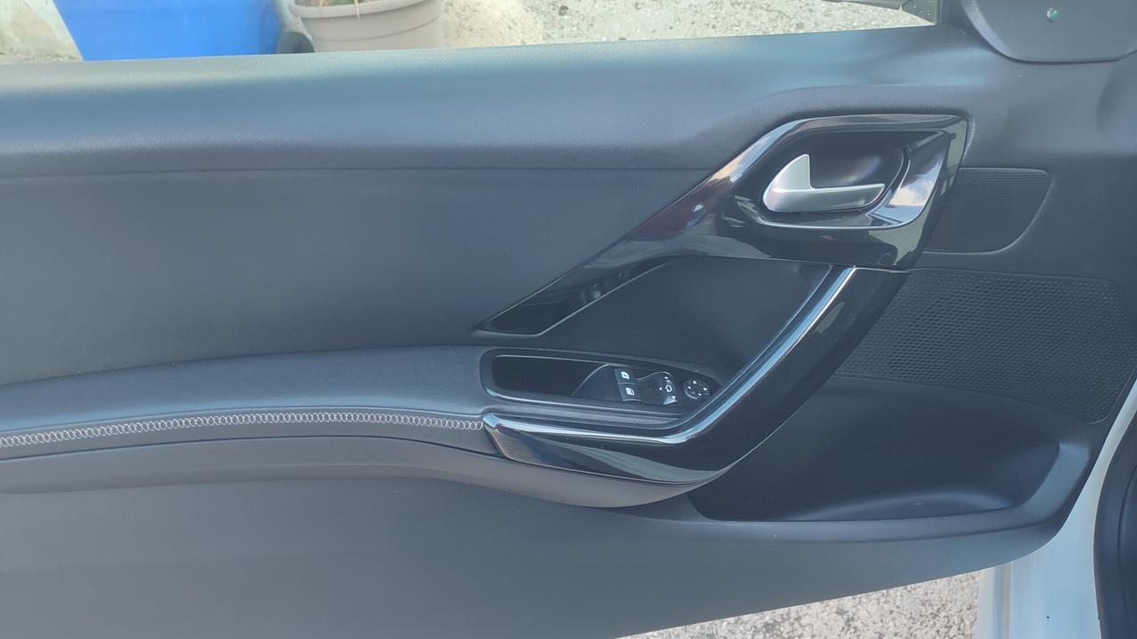 Peugeot 208 1.4 HDI TETTO PANORAMICO