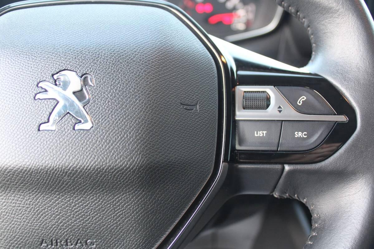Peugeot 208 1.2 puretech Active Pack s&s 75cv Con NAVIGATORE