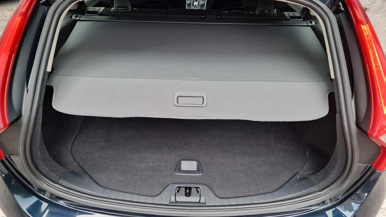 Volvo V60 D2 Geartronic Edition x Neopatentati