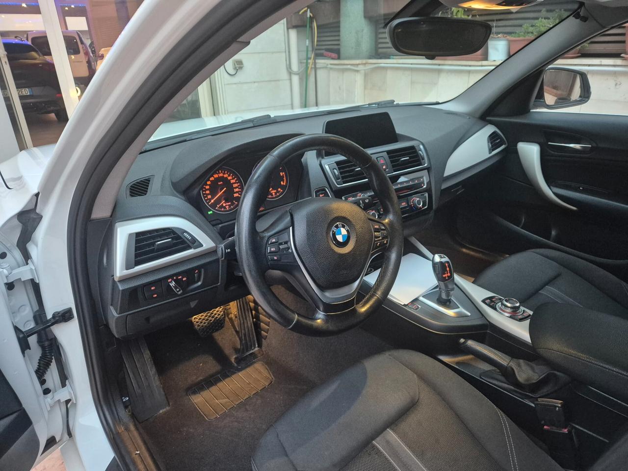 Bmw 116d 5p. Urban AUTO