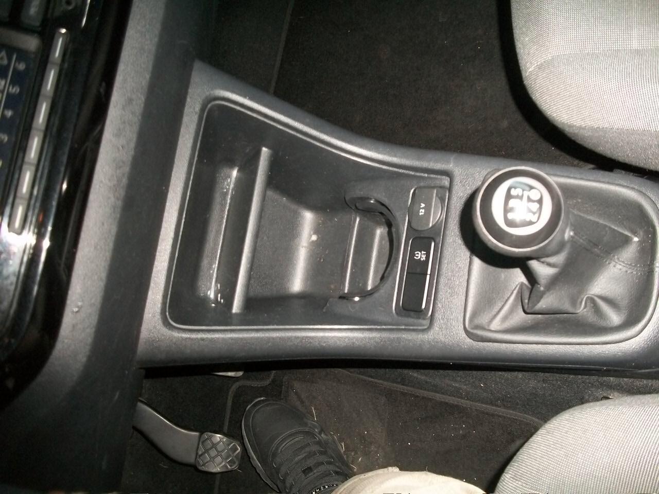 Volkswagen up! 1.0 5p. move ASG CC999 KW 44 HP 60 EURO 05 BENZINA GARANZIA UN ANNO N 08 GOMME E CERCHI E COPRI CERCHI ESTIVE E QUATRO QUATRO STAGIONI 95/100 SI NEOPATENTATI