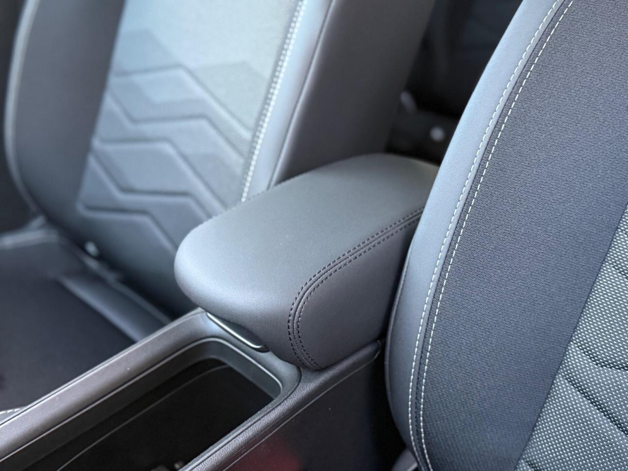 Jeep Avenger 1.2 e-Hybrid 110 cv MHEV Summit