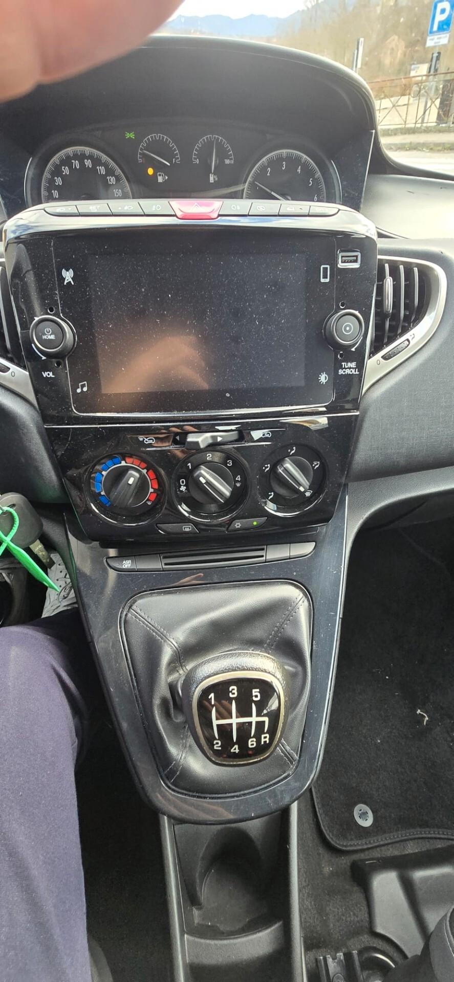 Lancia Ypsilon 1.0 FireFly 5 porte S&S Hybrid UnYca