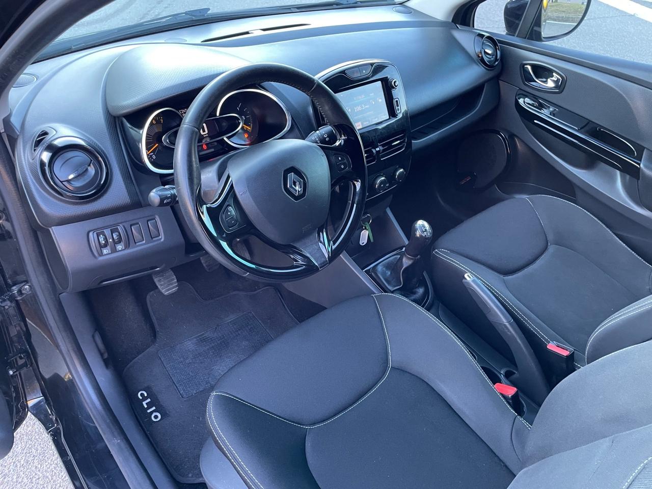 Renault Clio 1.2 16V 5 porte Live!* Neo patentati *