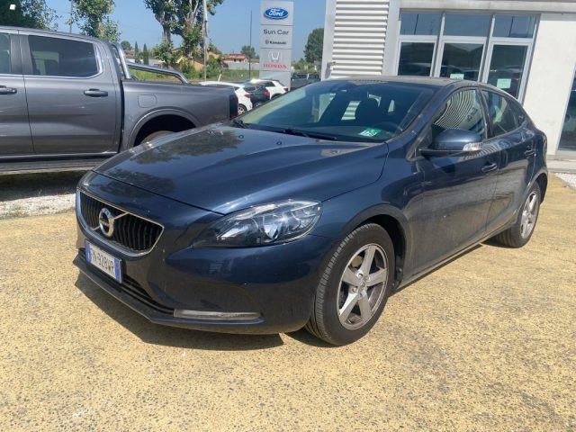 VOLVO V40 D2