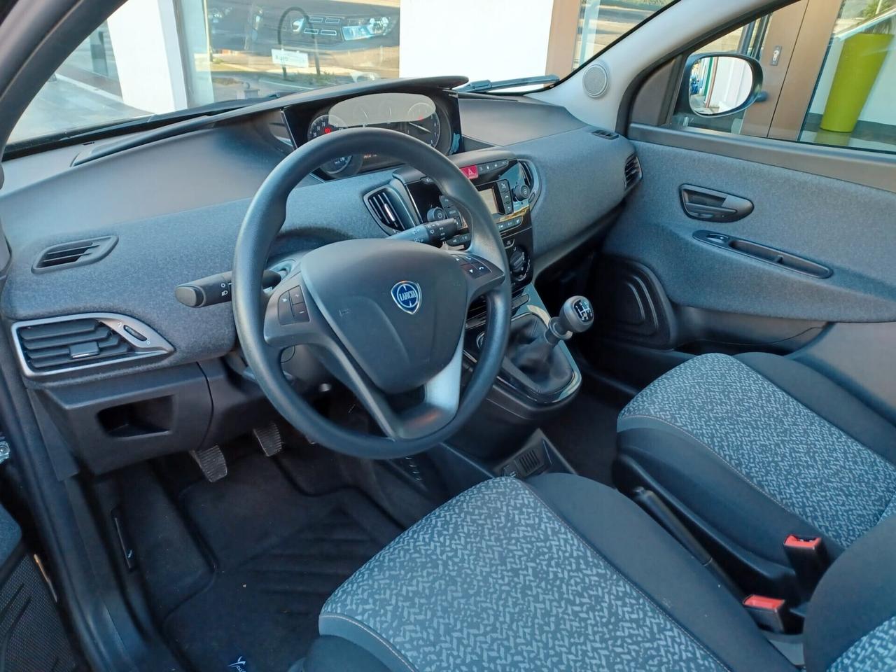 Lancia Ypsilon 1.0 Hybrid 70cv