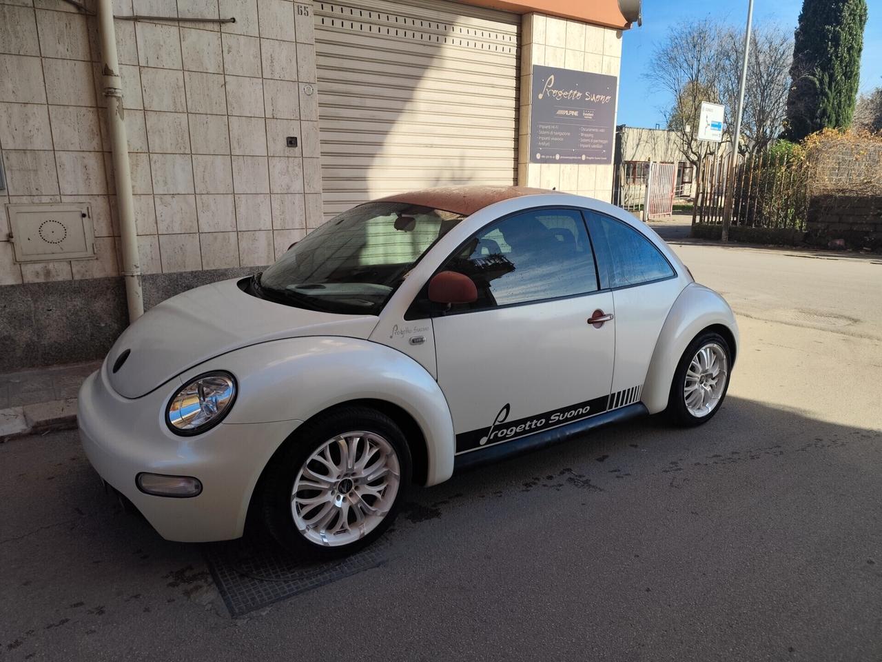 Volkswagen New Beetle AUTO DEMO SOUND QUALITY BRAND ALPINE WRAPPATA