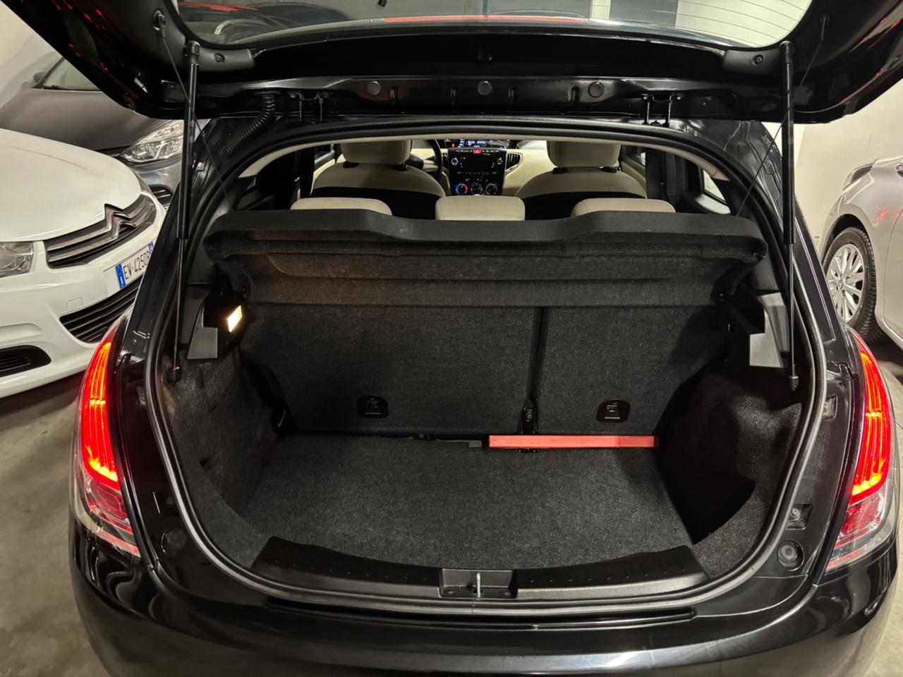 Lancia Ypsilon 1.2 BENZINA OK NEOPATENTATI