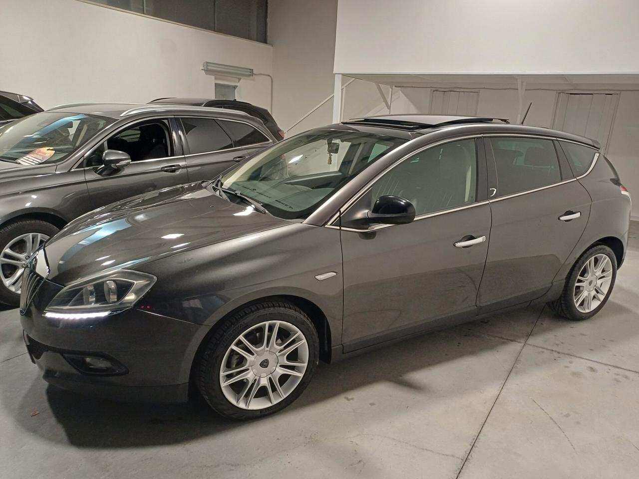 Lancia Delta 1.6 MJT DPF Platino TETTO