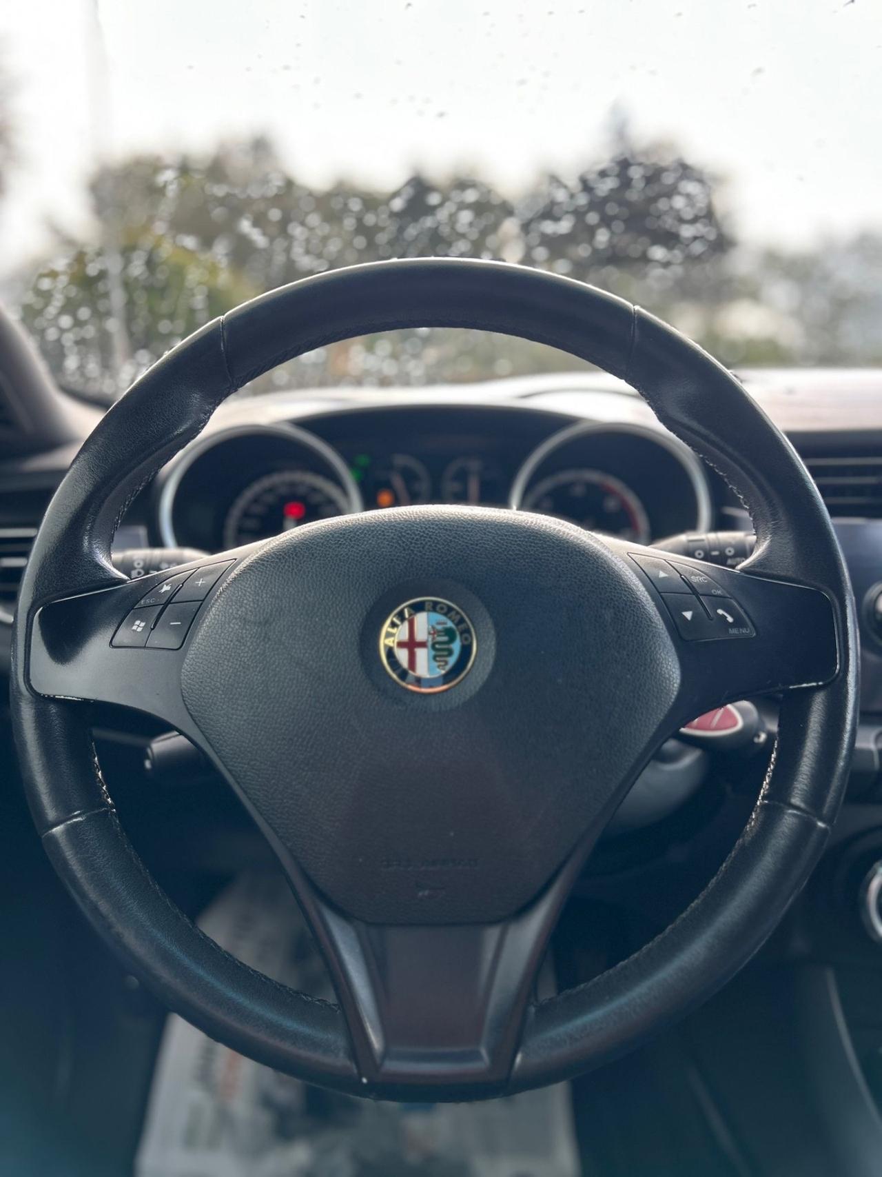 Alfa Romeo Giulietta 2.0 JTDm-2 140 CV Distinctive-2011