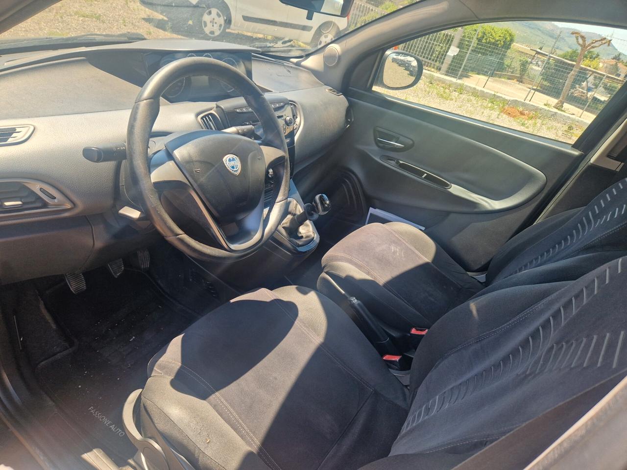 Lancia Ypsilon 1.2 69 CV 5 porte S&S Silver