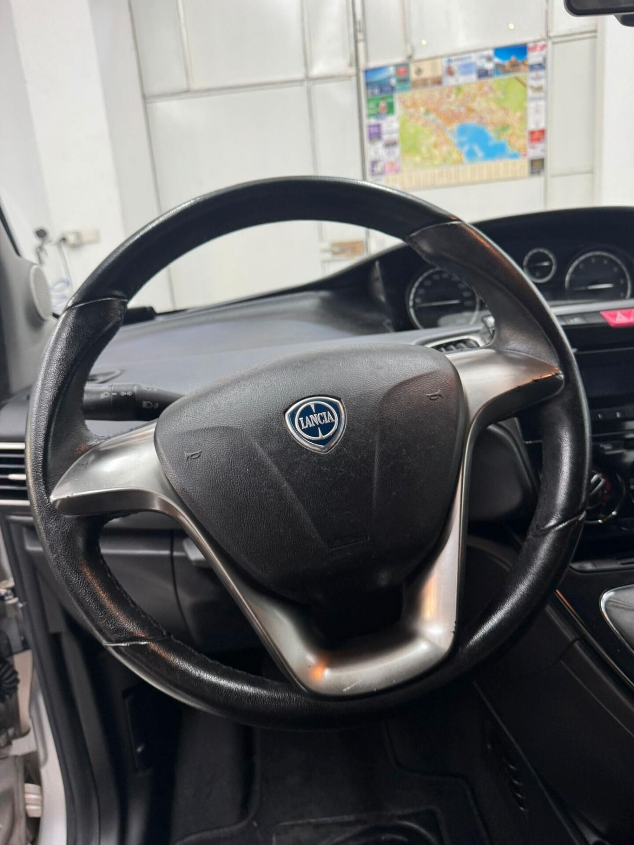 Lancia Ypsilon 1.2 69 CV 5 porte Platinum