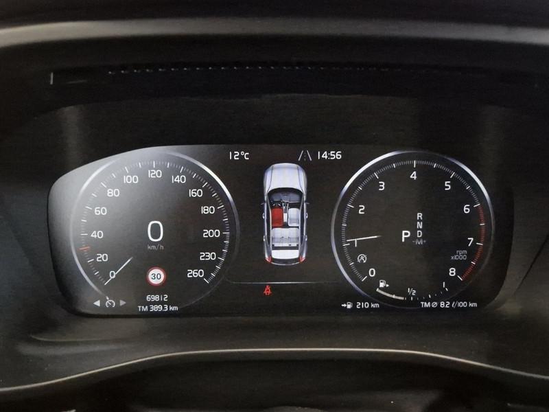 VOLVO XC40 T3 automatico Momentum Pro