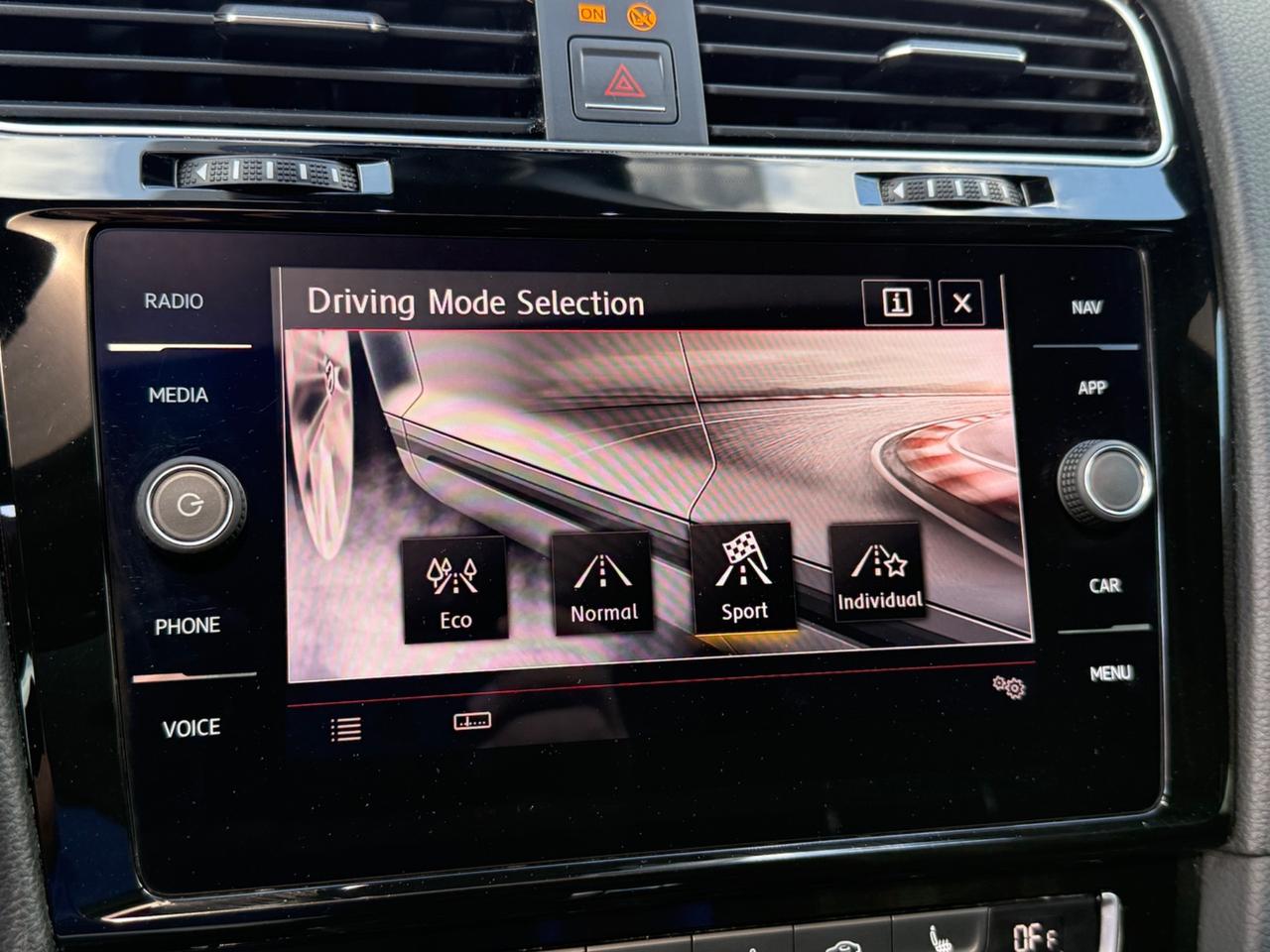 Volkswagen Golf GTI 2.0 TSI l 245 performance