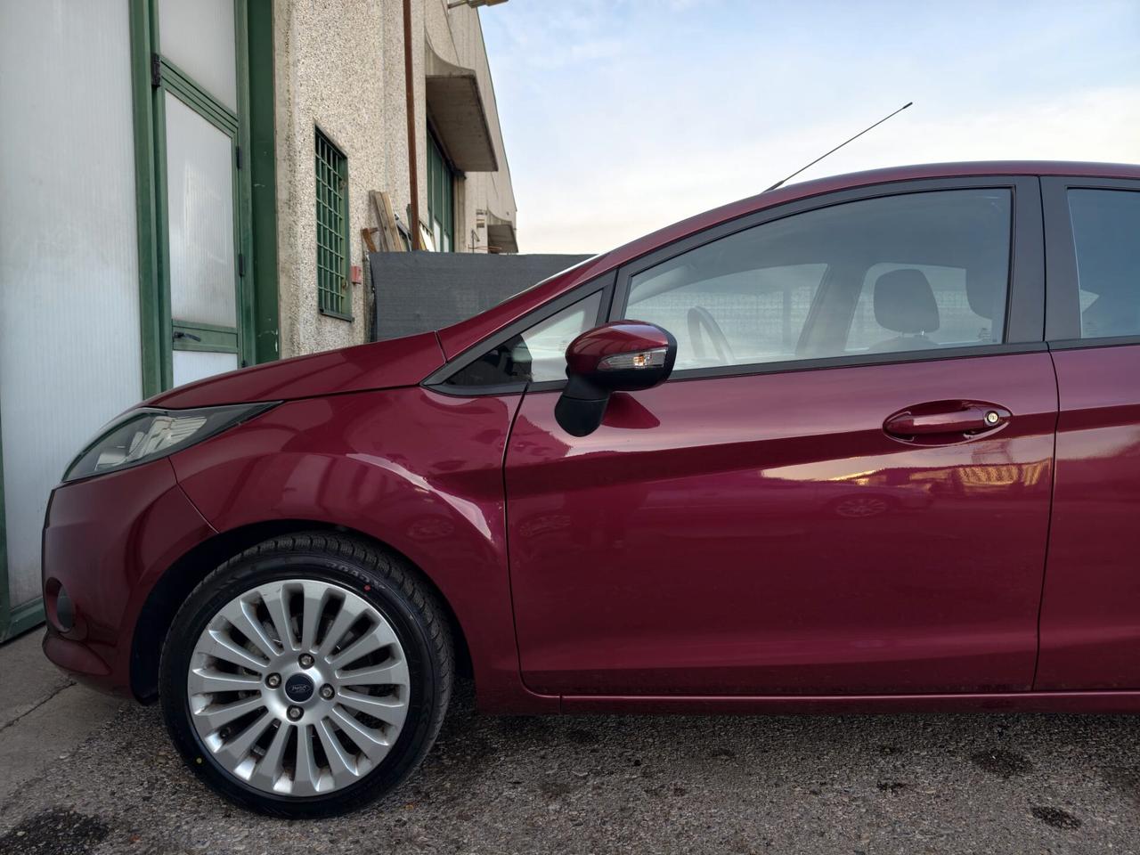 Ford Fiesta 1.2 BENZINA 5 PORTE NEOPATENTATI PARI AL NUOVO