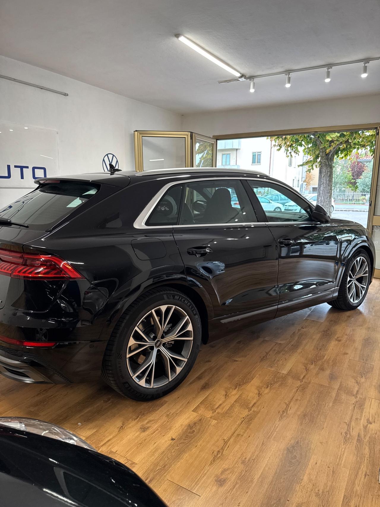 Audi Q8 45 TDI mhev Sport