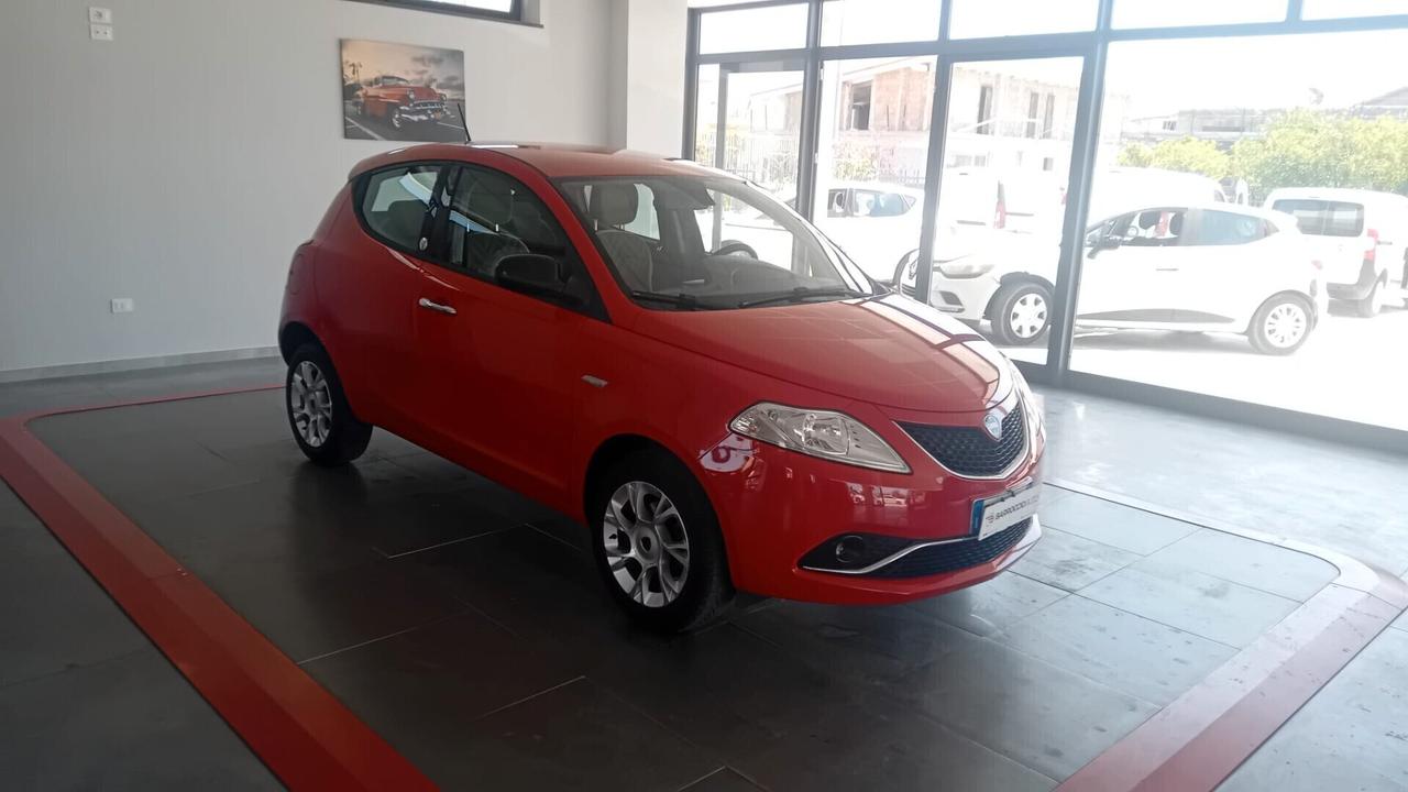 Lancia Ypsilon 0.9 TwinAir 85 CV 5 porte Metano Ecochic Silver