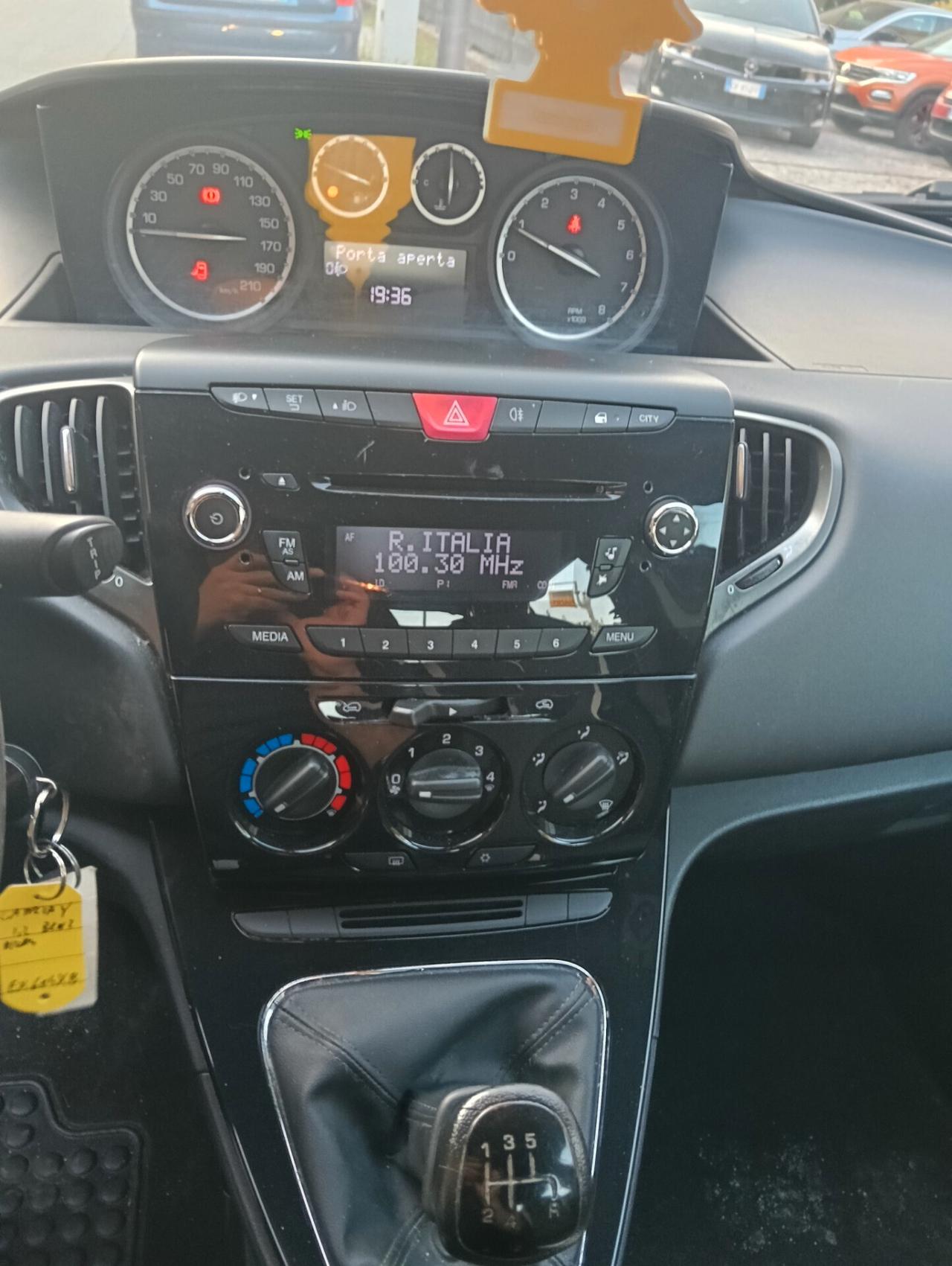 Lancia Ypsilon 1.2 69 CV 5 porte S&S Silver