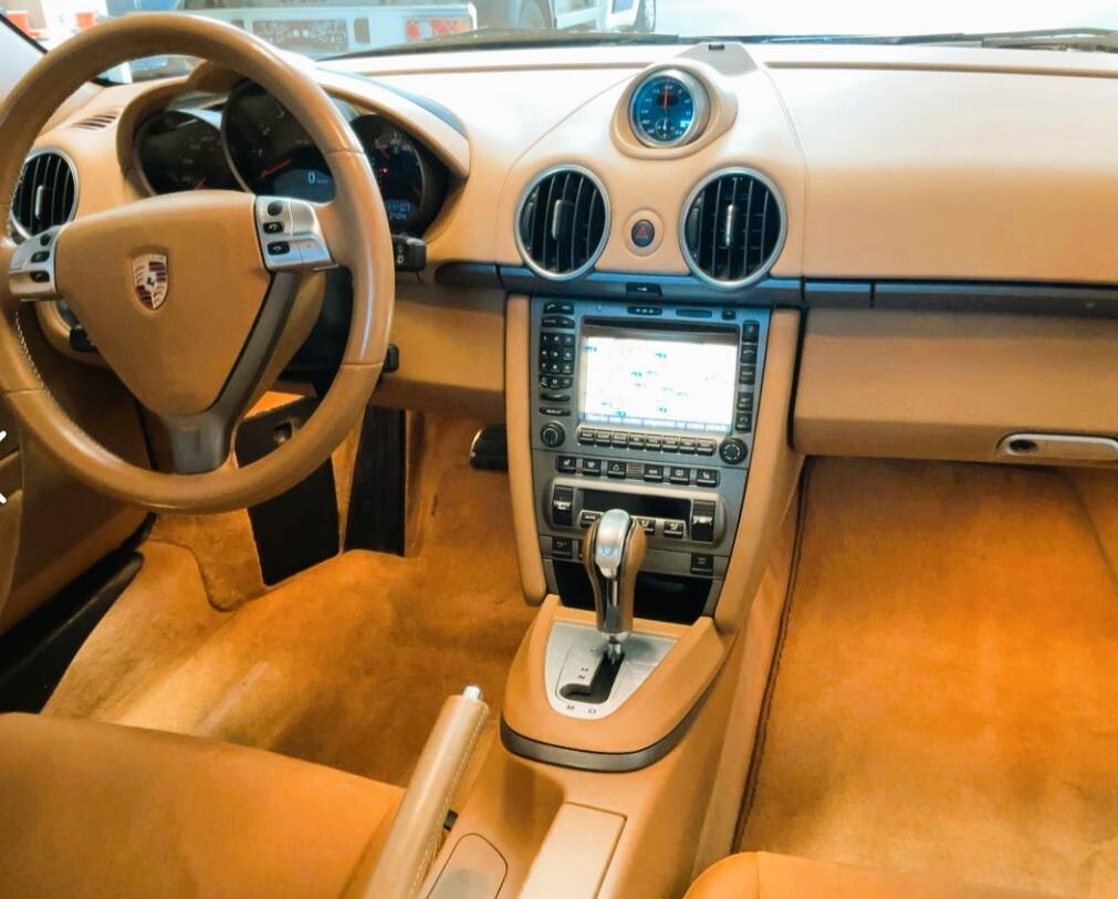 Porsche Cayman 2.7