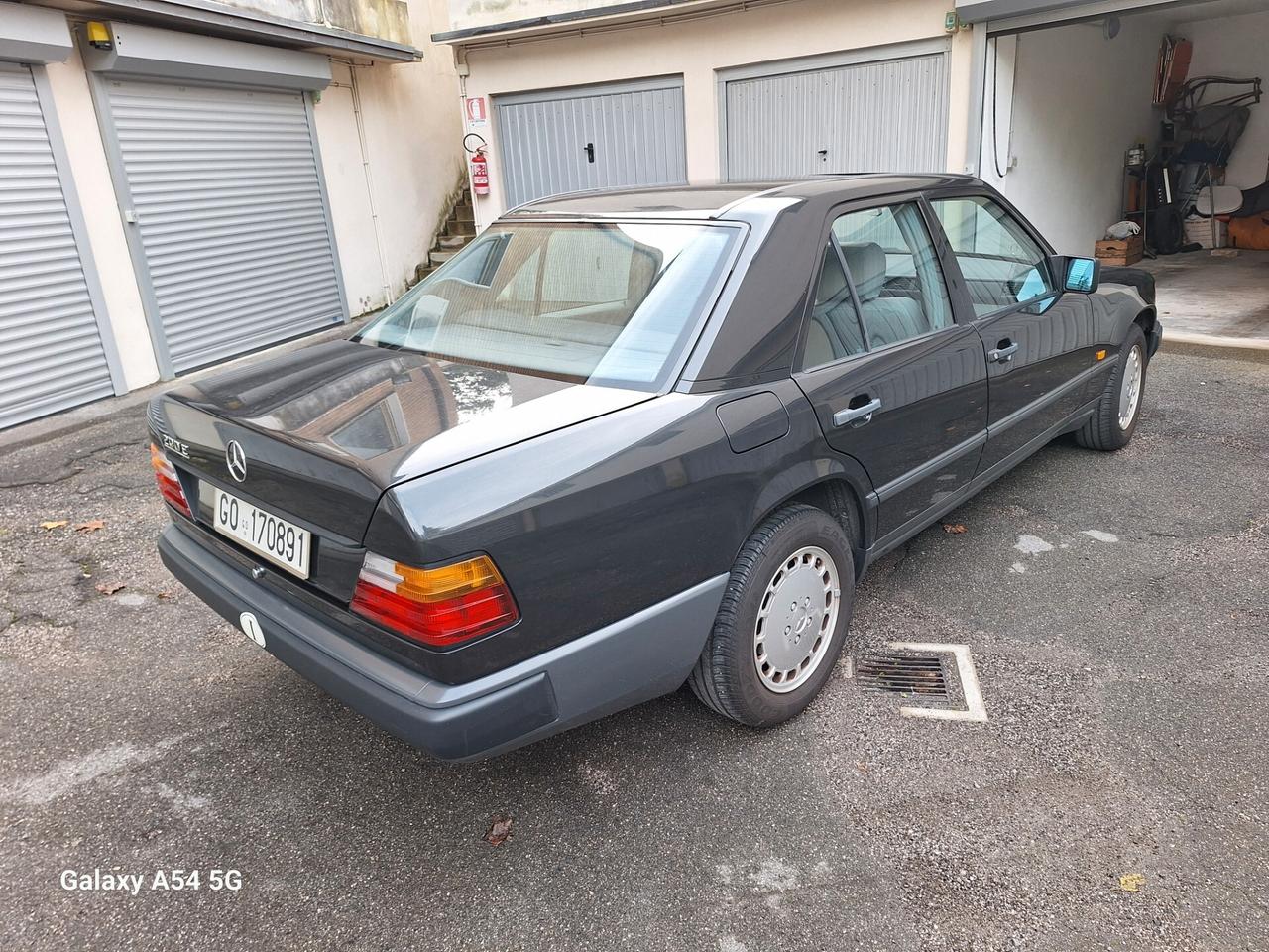 Mercedes-benz 200 E