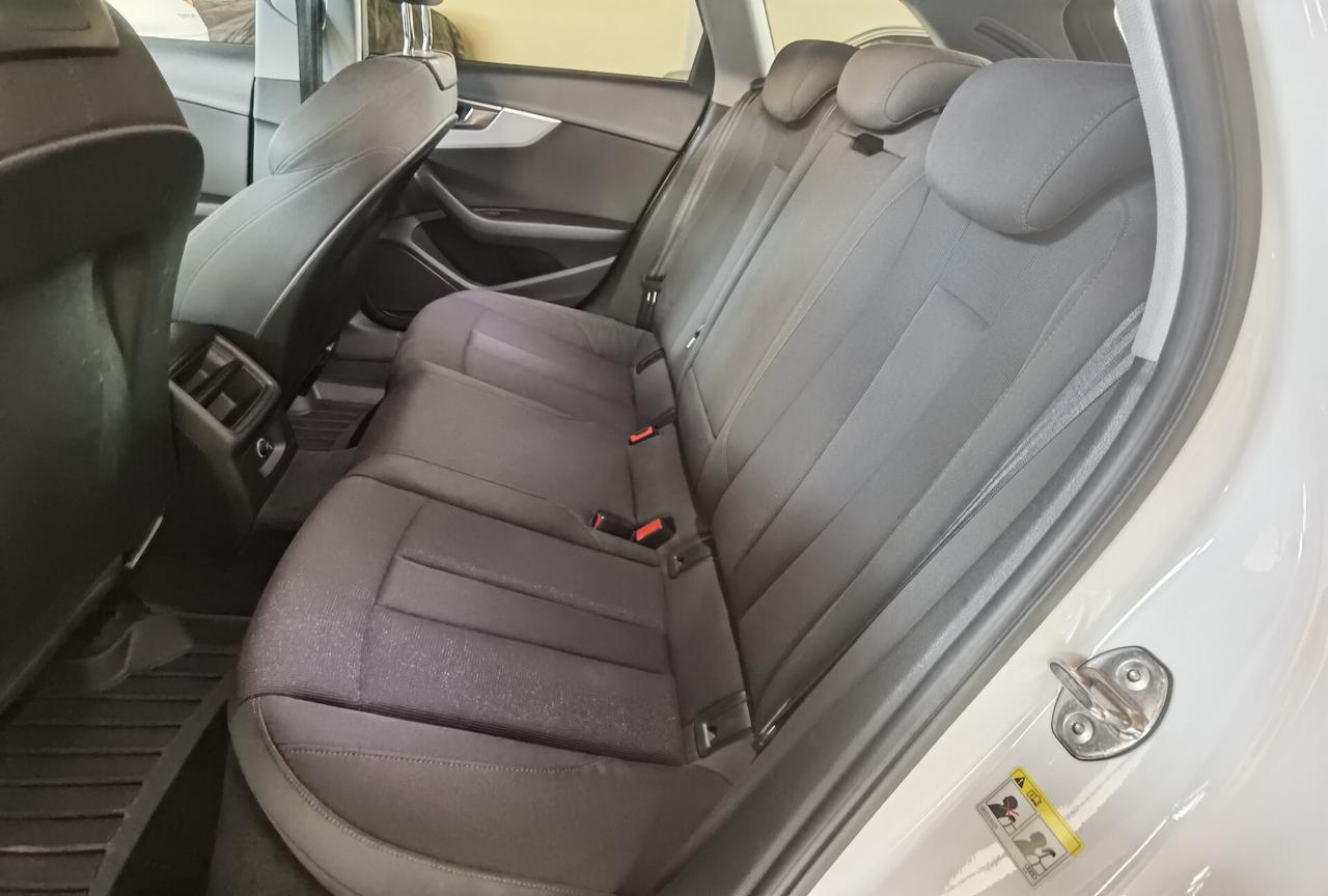 Audi A4 Avant 2.0 TDI 150 CV S tronic SLINE