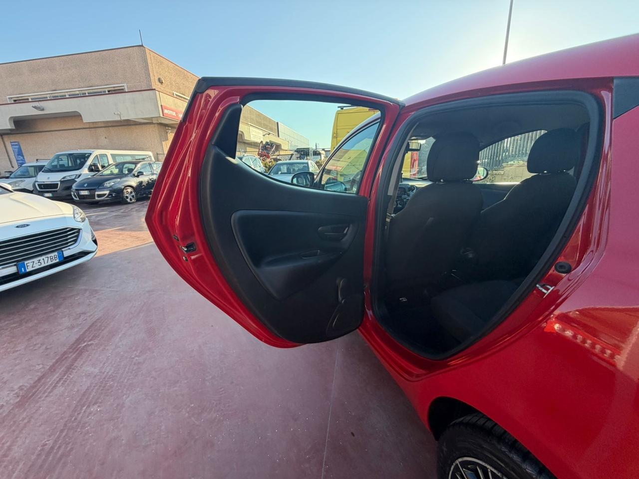 Lancia Ypsilon 1.0 FireFly 5 porte S&S Hybrid Ecochic Gold