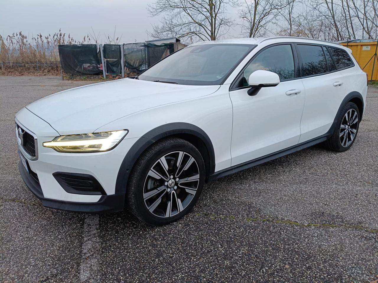 Volvo V60 Cross Country D4 AWD Geartronic Business Plus