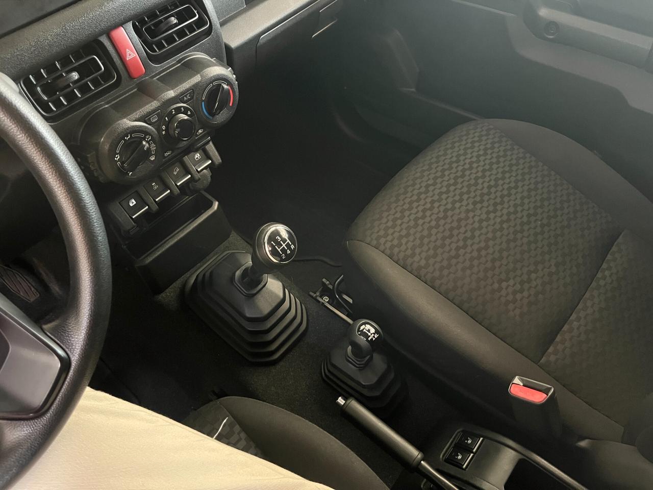 Suzuki Jimny 1.5 5MT PRO - 29.800 km