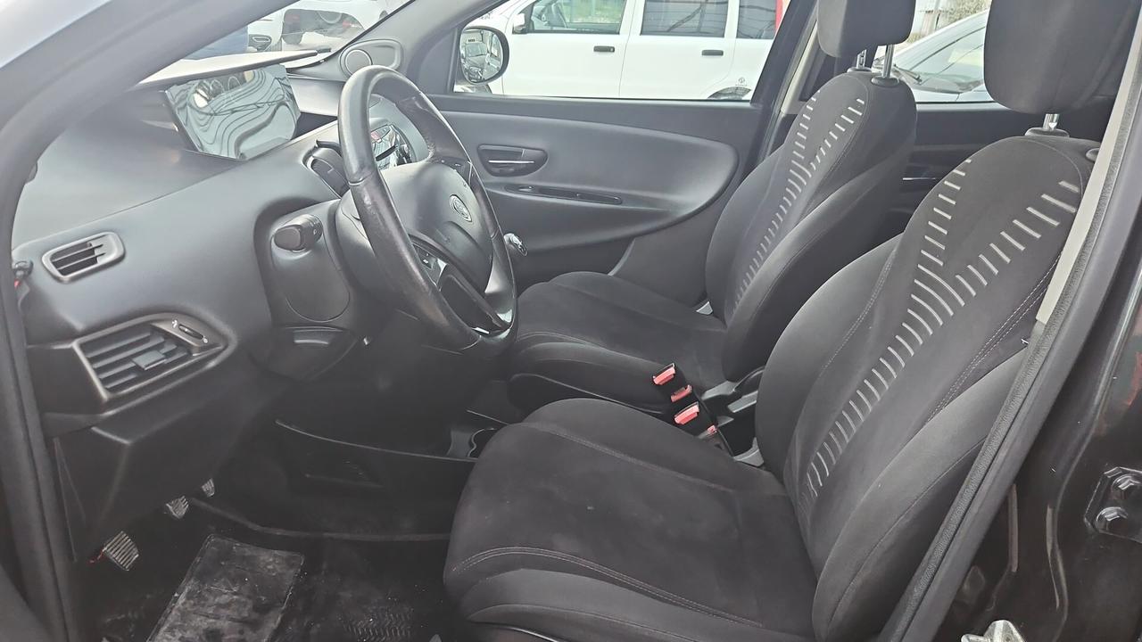 Lancia Ypsilon 1.2 69 CV 5 porte S&S Platinum