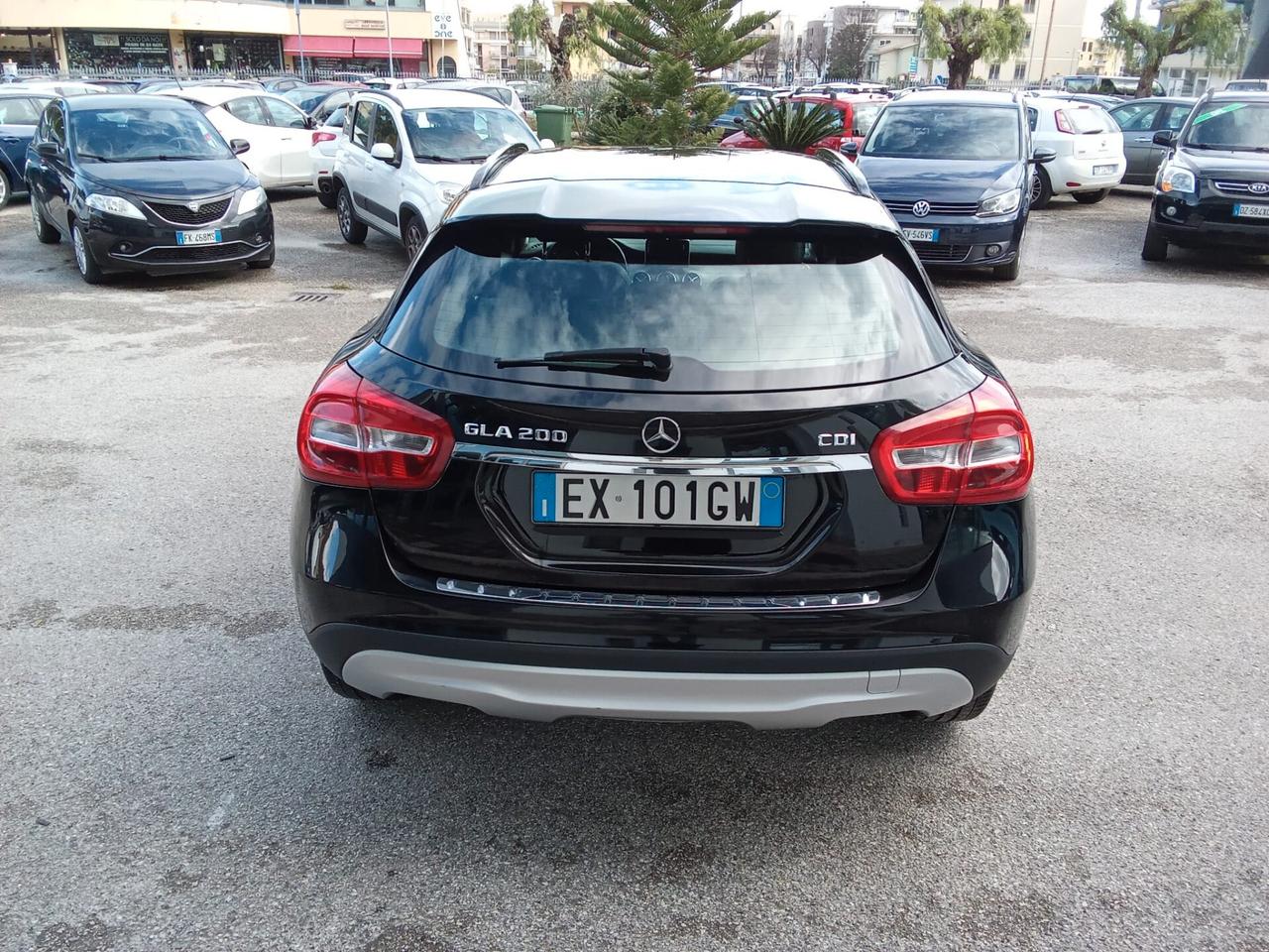MERCEDES GLA 200D PREMIUM MAN MY14 5P