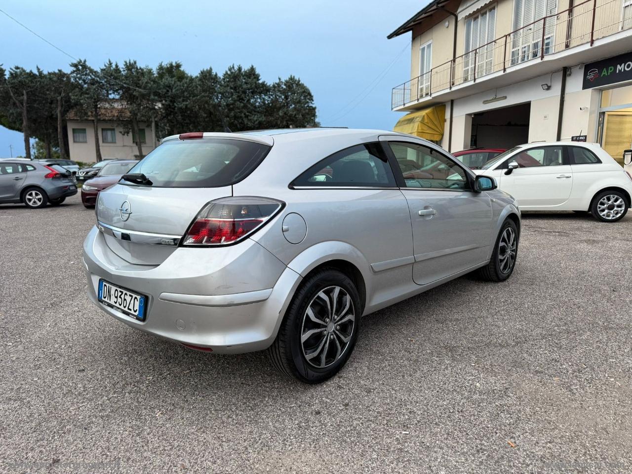 OPEL Astra GTC 1.7 CDTI 125 CV 3p. Cosmo