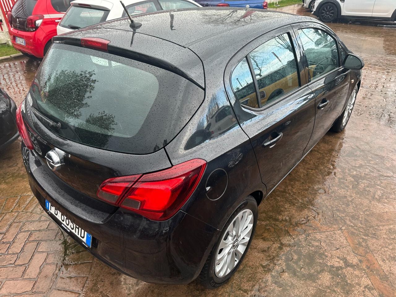 Opel Corsa 1.4 90CV 5 porte b-Color