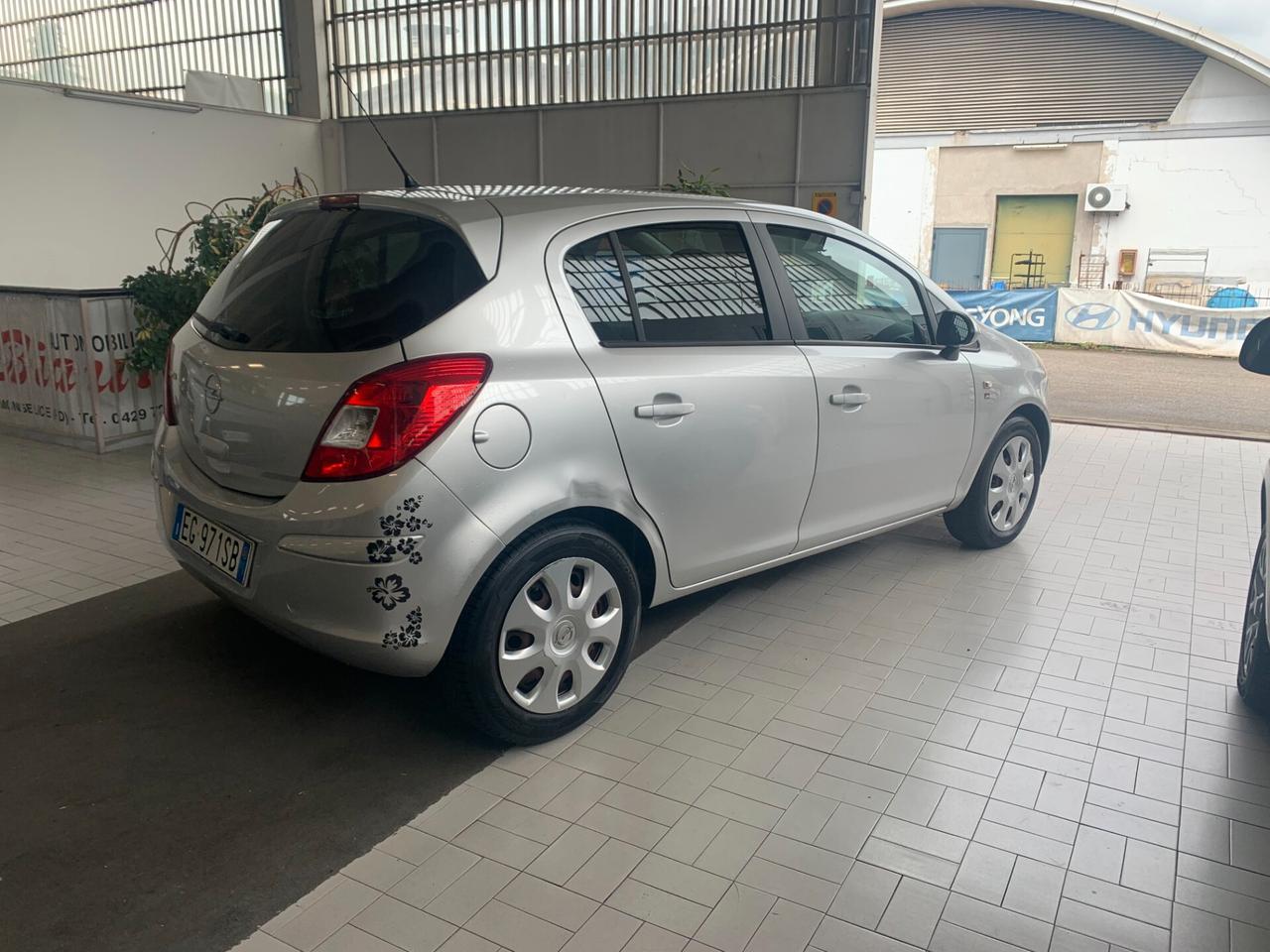 Opel Corsa 1.2 5 porte Cosmo