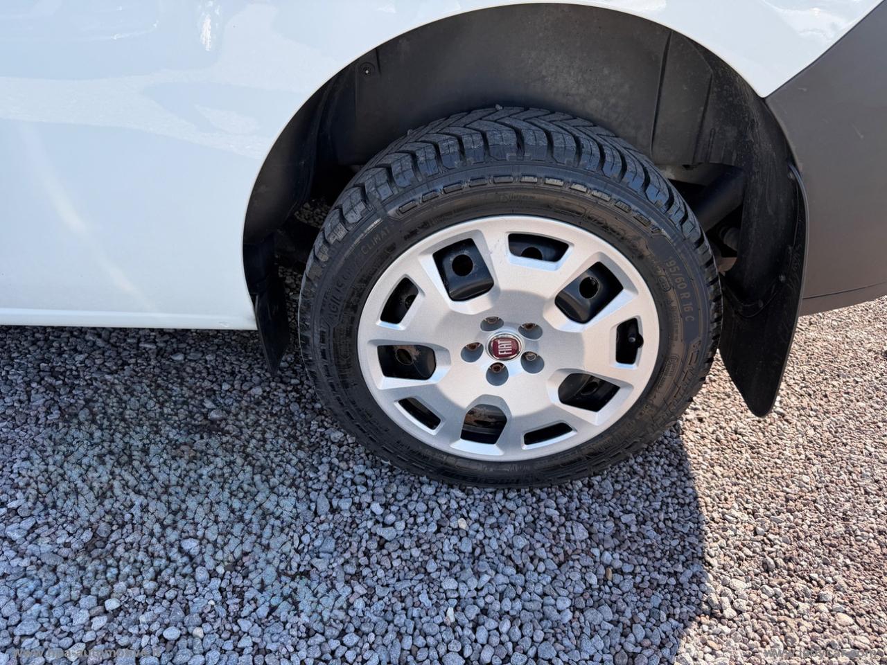 FIAT Doblò 1.6 MJT 120CV MAXI 3 POSTI NAVI RETROCAMERA CLIMA AUTOMATICO