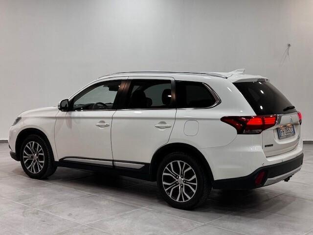 Mitsubishi Outlander 2.2 DI-D 4WD Instyle Plus SDA 7 posti
