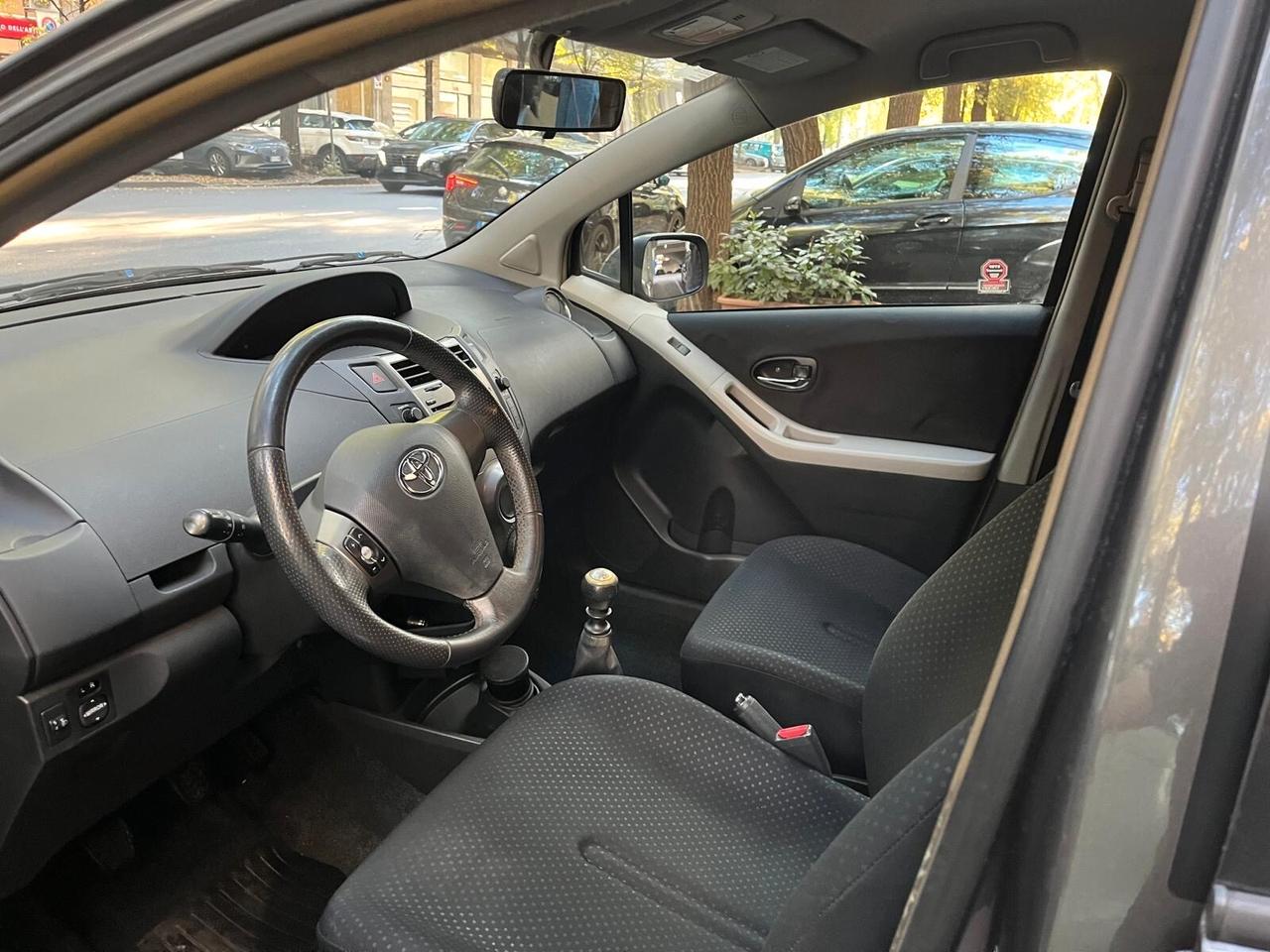 Toyota Yaris 1.0 5 porte Sol