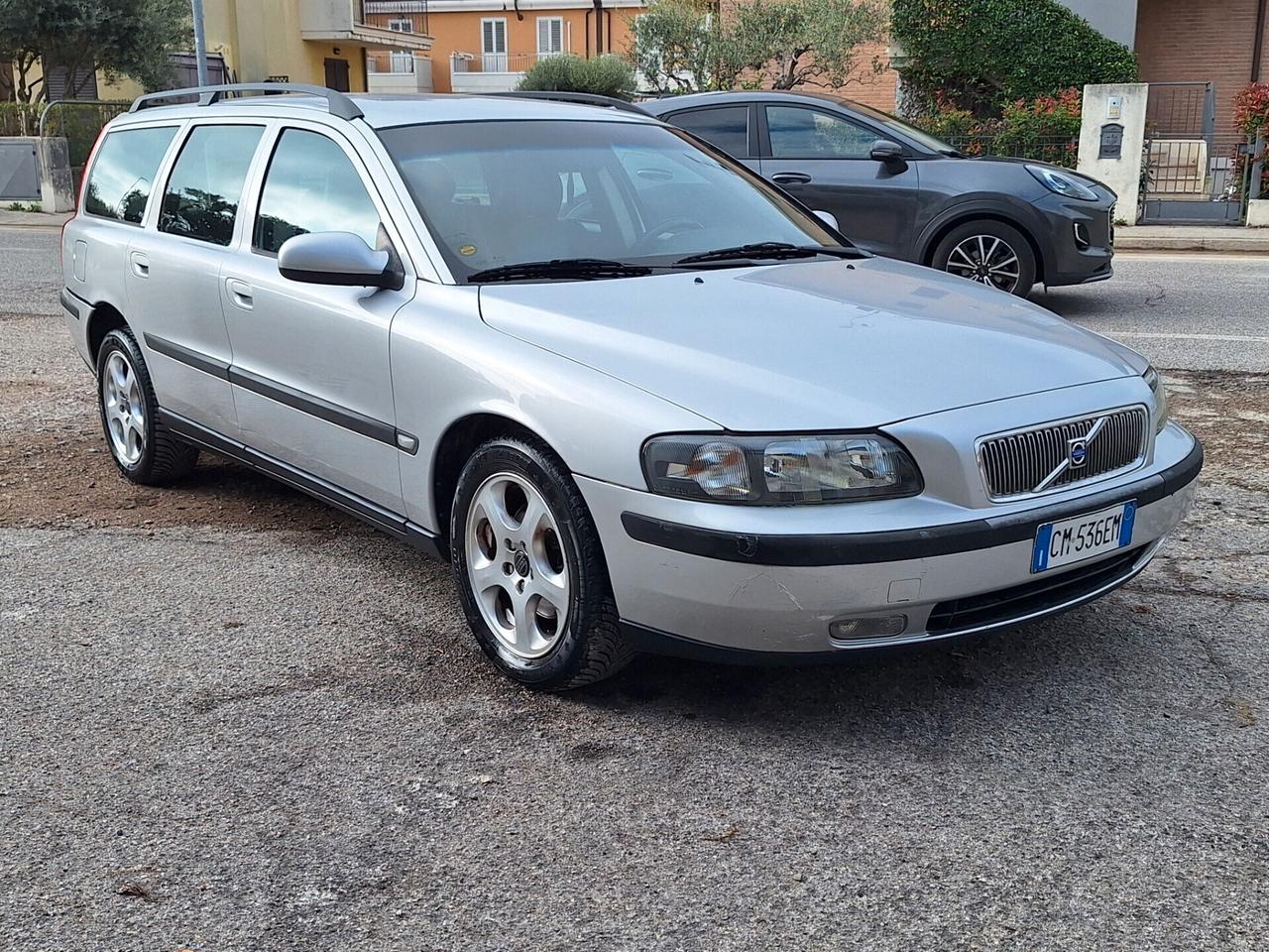 Volvo V70/XC70 V70 2.4 D5 20V cat Momentum FAMIGLIARE