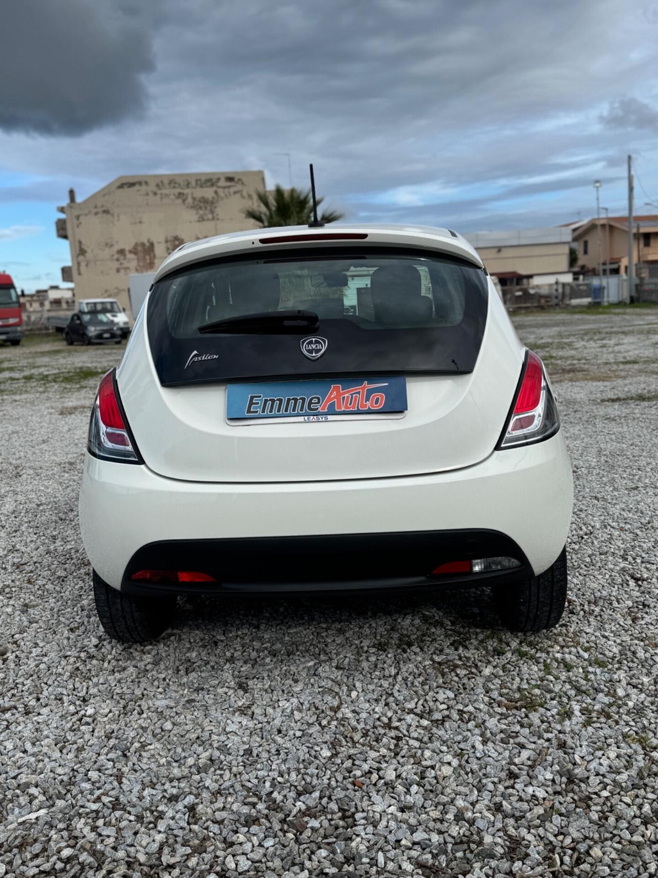 Lancia Ypsilon 1.0 FireFly 5 porte S&S Hybrid Ecochic Silver