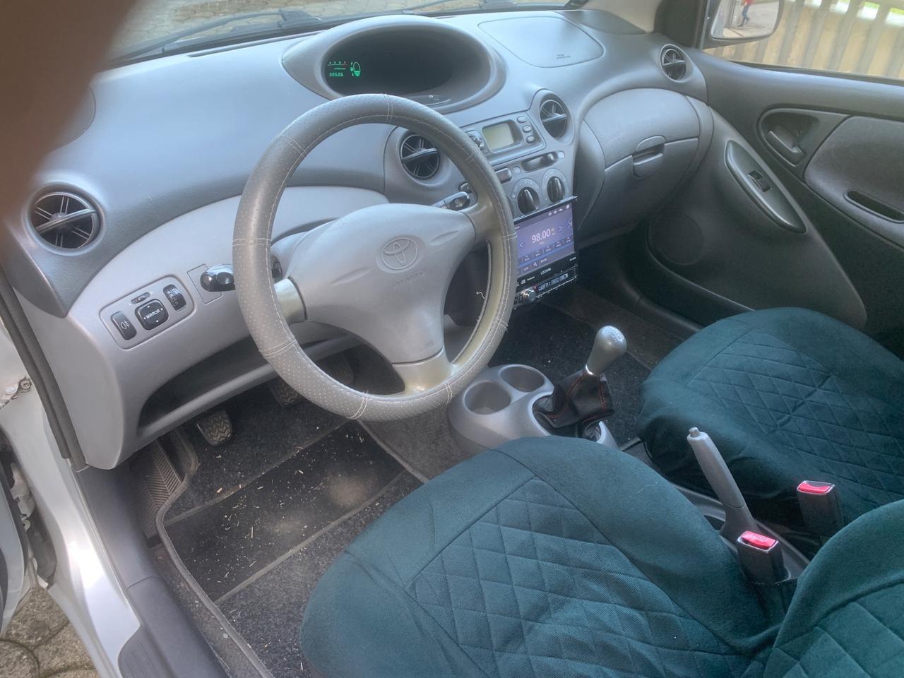 Toyota Yaris 1.0i 16V cat 3 porte motore sostituito