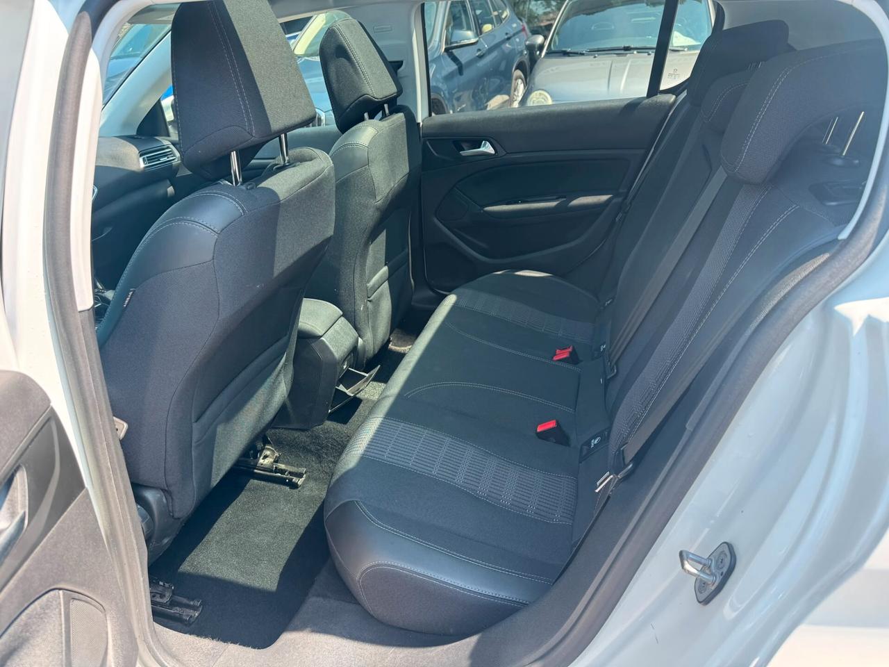 Peugeot 308 BlueHDi 130 S&S EAT8 Allure *unipro* tetto* carplay*