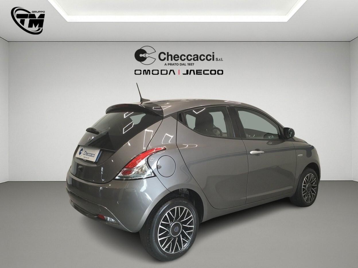 Lancia Ypsilon 1.0 FireFly 5 porte S&S Hybrid Silver